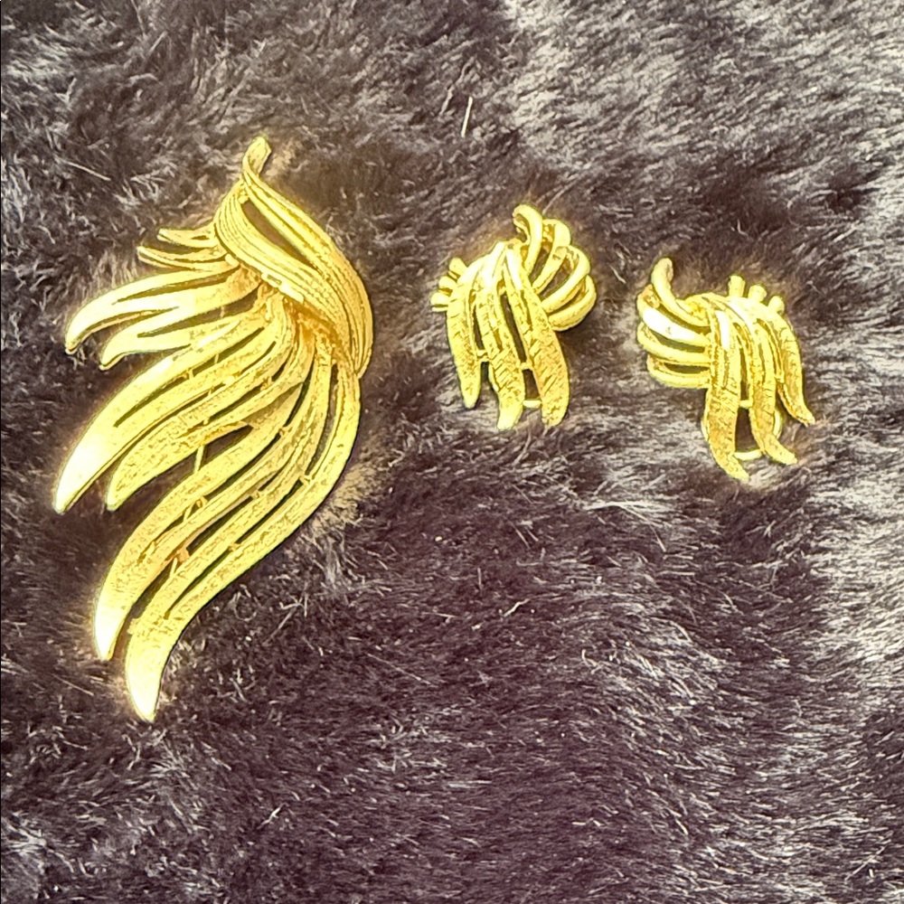 BSK Gold Brooch and Earring Set